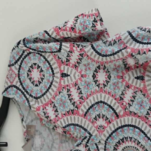 Chico's V neck Medallion Printed Tee Shirt #1295 - Picture 2 of 4